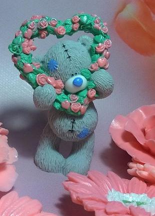 Мило мишутка з вінком