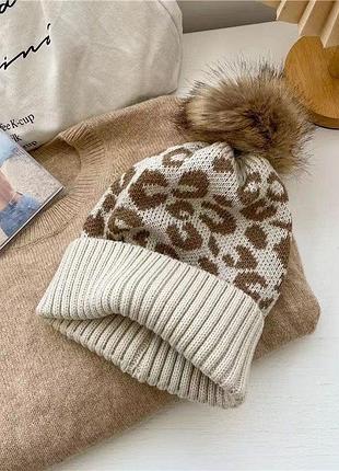 Шапка з помпоном лео - молочна
