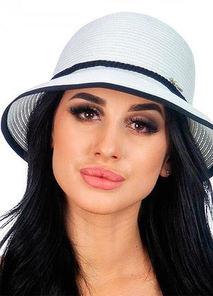 Жіноча літнє капелюх з маленькими полями колір білий оздоблення синя і блакитна