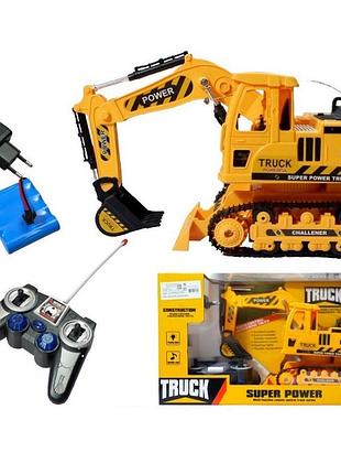 Игрушечный гусеничный экскаватор на пульте управления с аккумулятором