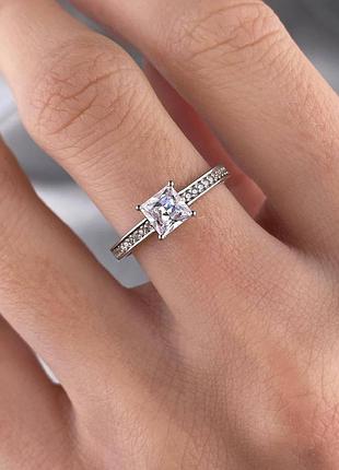 Срібна каблучка з каменем