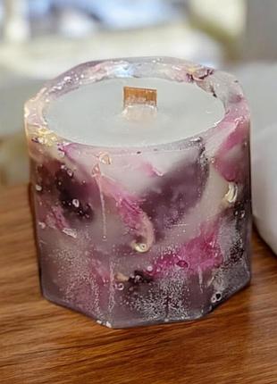 Свеча с лепестками пиона и деревянным гнетом "элегантный штрих" - 5*5,5 см, 15 часов горения, с ароматом кофе