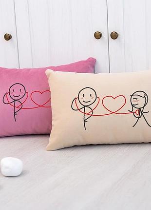 Подушка подарочная для влюбленных декоративная на диван слушай сердце флок бежевый