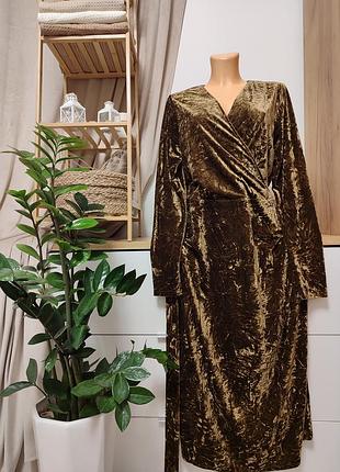 Елегантна оксамитова сукня!