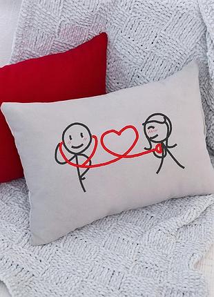 Подушка подарочная для влюбленных декоративная на диван слушай сердце флок серый