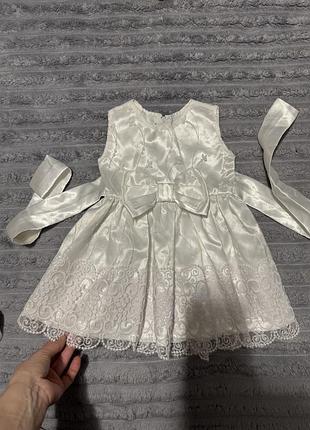 Біла нарядна сукня для маленької дівчинки (можнаина хрещення)