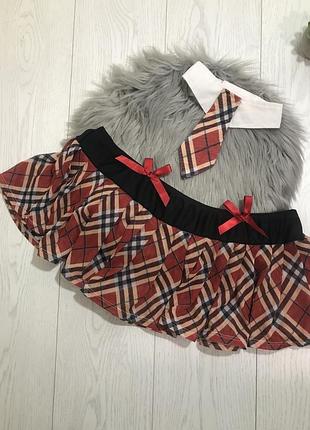 Коротка спідничка з краваткою