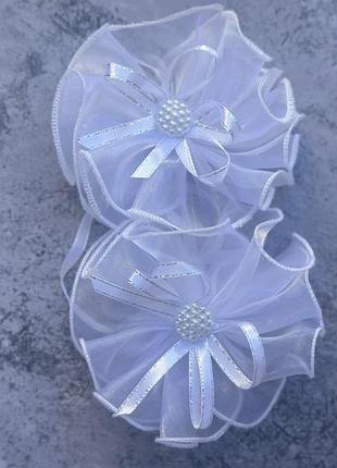 Білі банти в в діаметрі 6 см, висота 4 см