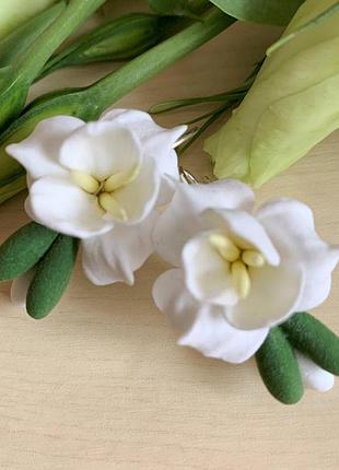 "белые фрезии" серьги ручной работы из полимерной глины