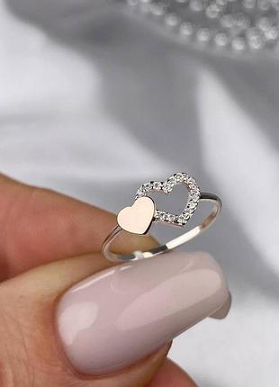 Каблучка срібна серця з золотом та фіанітами