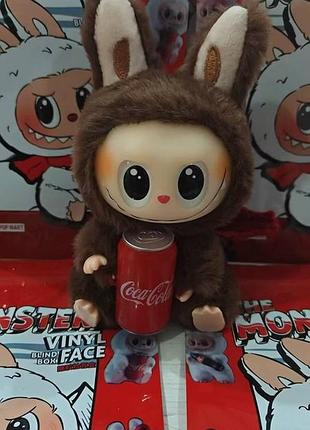 Мягка игрушка-брелок лабубу коричневая labubu в коробке coca cola