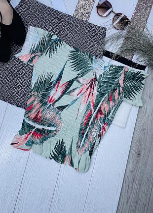 Блуза guess l блуза в тропічний принт блуза на гумці з відкритими плечами