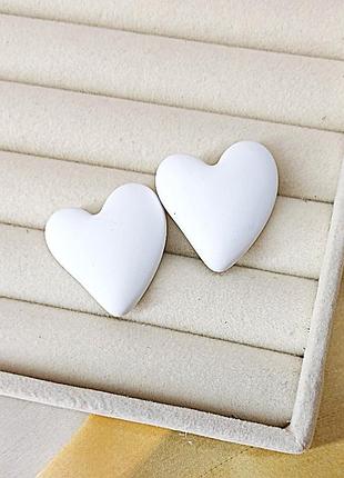 Сережки бижутерия белые сердечки