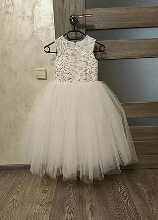 Святкова сукня, пишна