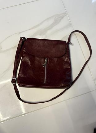 Шкіряна вишнева сумка через плече