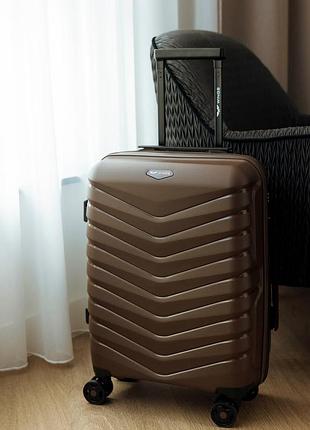 Лучший чемодан из пластика полипропилена польского бренда wings