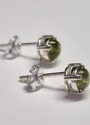 Сережки срібні жіночі з натуральними природним камінням хризоліт сережки гвоздики/пусети ручної роботи