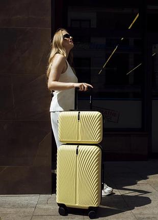 Пластиковый чемодан с кейсом польского бренда wings