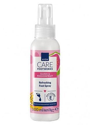 Освежающий спрей для ног avon с ароматом гуавы и маракуи, 100 мл
