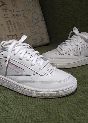 Кроссовки женские