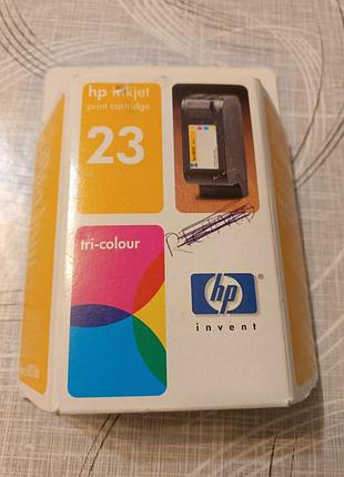 Оригинальный трехцветный картридж hp 23 (c1823d).