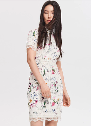 Светлое платье reserved кружевное с цветочным принтом