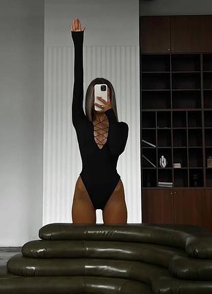 Стильний боді зі шнурівкою