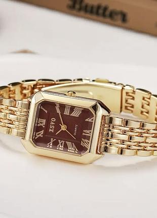 Жіночий модний годинник xsvo золотистого кольору з бордовим циферблатом