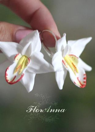 Авторские серьги ручной работы "белые орхидеи с росписью".