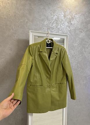 Жіночий піджак із екошкіри оливковий