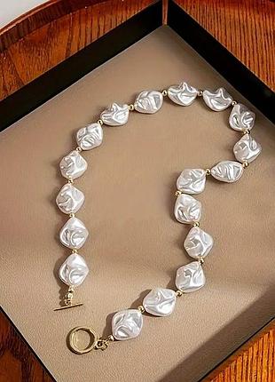 Чокер колье с крупными барочными бусинами тогл белый sku 03929