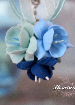 Кулон с цветами ручной работы из полимерной глины "воздушная прохлада"