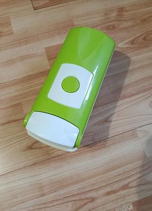 Ручна овочерізка.