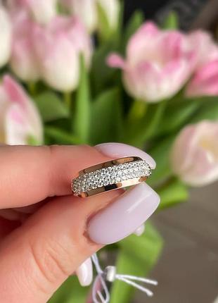 Серебряное кольцо с золотом и фианитами