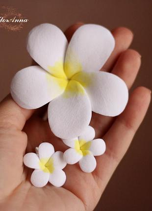 Тропический комплект украшений "плюмерии"серьги+заколка