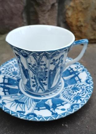 Фарфорова китайська чашка із блюдцем.
