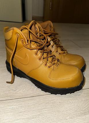 Ботинки nike manoa ltr (gs) коричневі 38,5 унісекс