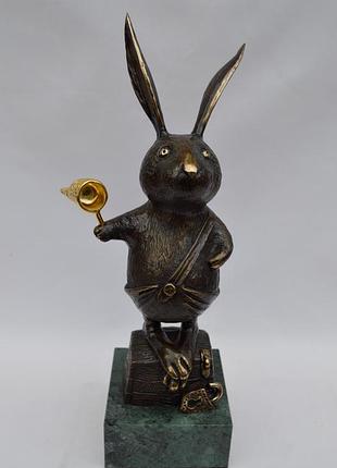 Бронзова скульптура микитенка володимира "ловець удачі" заєць. (1658)