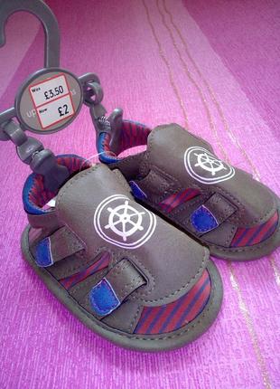 Детские сандалики. босоножки. на липучках. гибкая подошва.