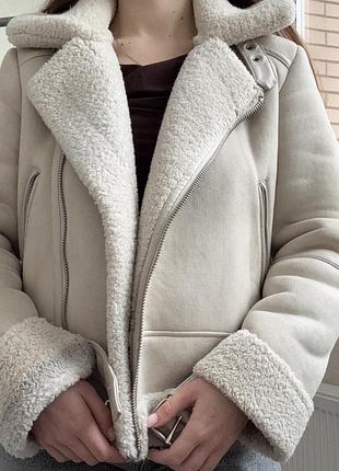 Жіноча зимова дублянка stradivarius