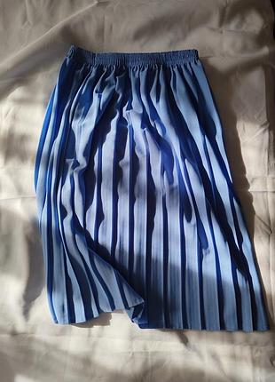 Плиссированная юбка-миди, голубого цвета
