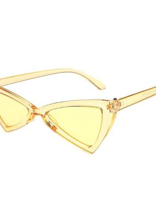 Треугольные стильные очки солнцезащитные чёрный