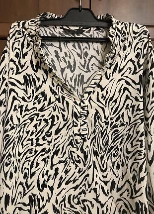 Блуза чорно-біла з принтом