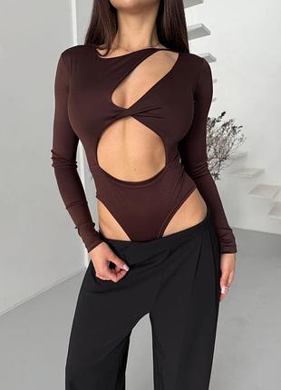 Женский откровенный, смелый открытый боди из декольте длинный рукав шоколад коричневый