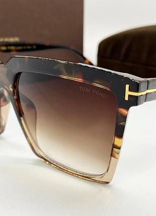 Женские солнцезащитные очки квадраты с коричневыми линзами градиент в пластиковой оправе леопард