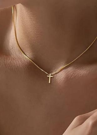 Золотий ланцюжок із підвіскою у формі хреста