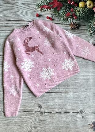 Красивый новогодний свитер с оленем