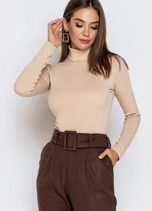 Бежевый нежный гольф бренда zara