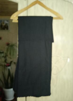 Отрез черного материала,плотный.