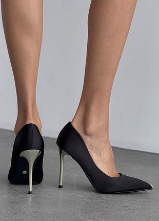 Туфлі човники на золотому каблуку чорні сатинові жіночі весна осінь зима